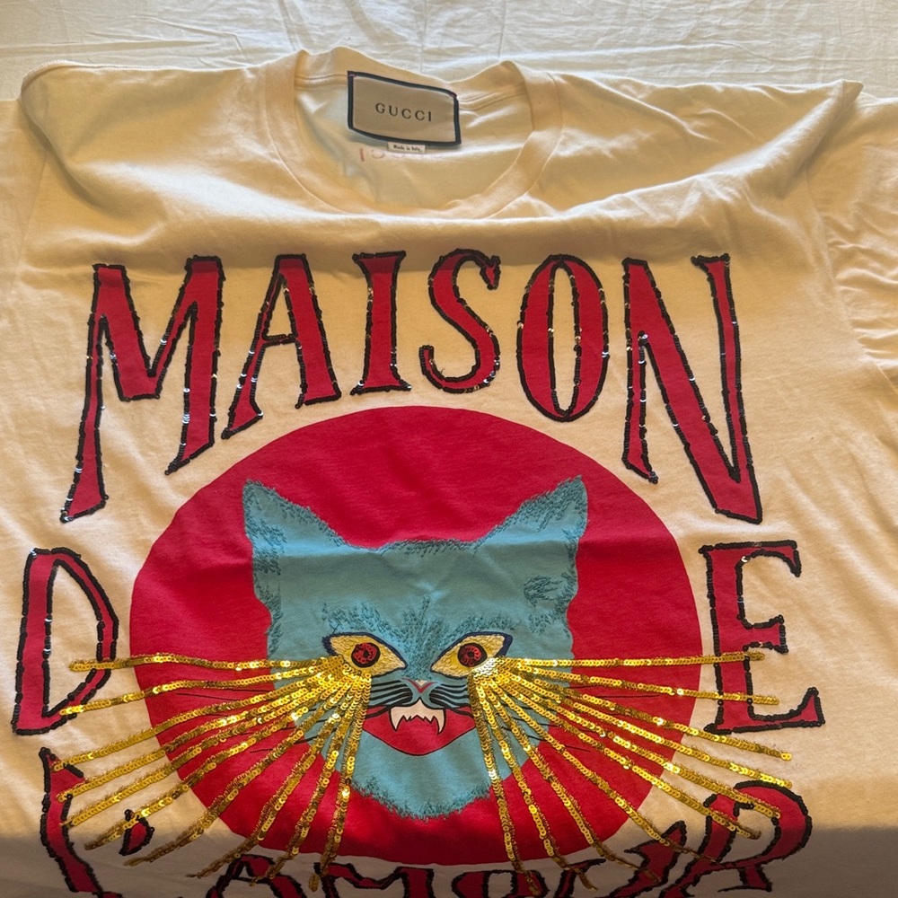 Gucci Cream Graphic Tee with Red & Turquoise Cat Motif - Picture 2 of 5